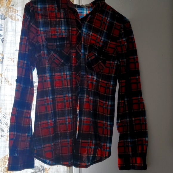 Cute thin flannel button up - Picture 1 of 2